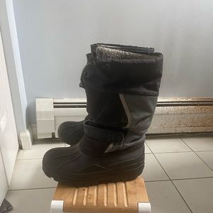 Boys snow boots size 2 LL Bean